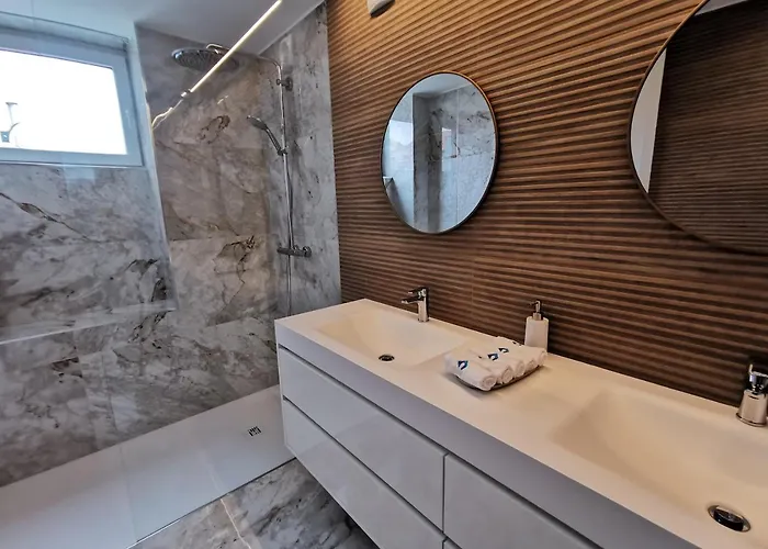 Cidade Alojamento 招待所 波瓦－迪瓦尔津